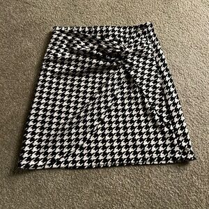 Houndstooth mini skirt